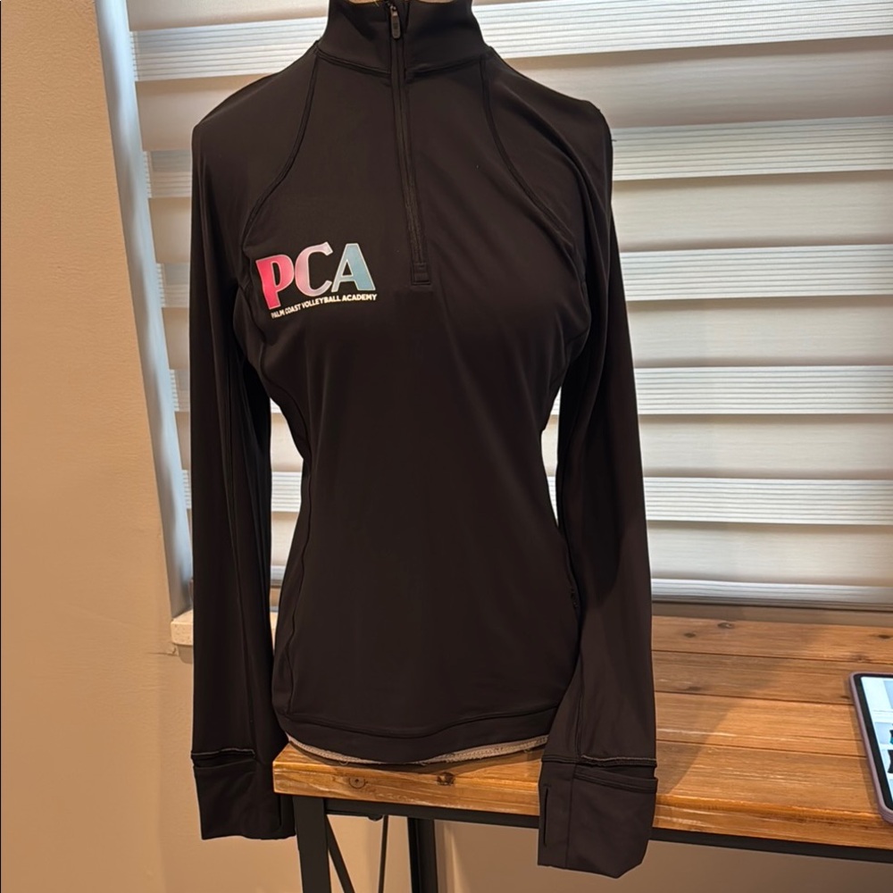 Lululemon Women's Black Rulu Half Zip top size 10 pre owned logo on left chest